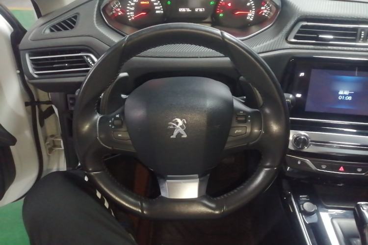 Used Peugeot 308 2019 230THP Automatic Luxury Edition China VI Standard Steering Wheel