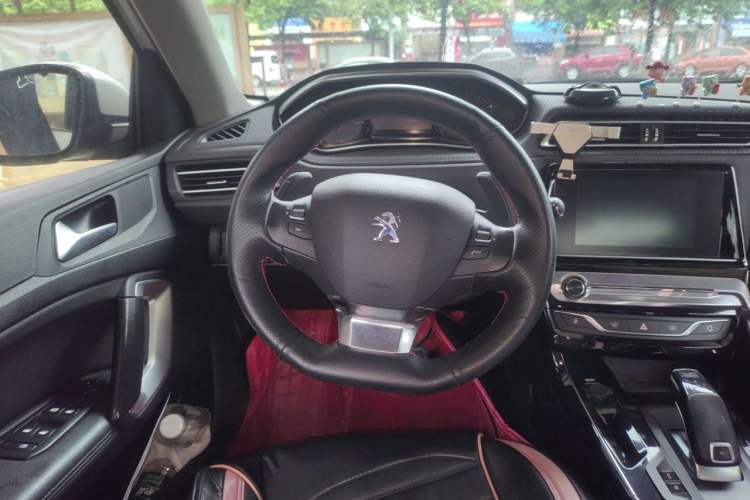 Used Peugeot 308 2019 230THP Automatic Luxury Edition China VI Standard Steering Wheel