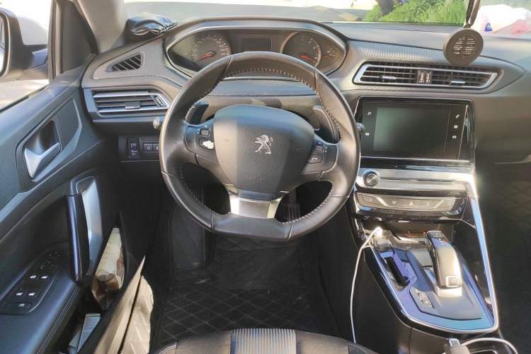 Used Peugeot 308 2019 230THP Automatic Luxury Edition China VI Standard Steering Wheel