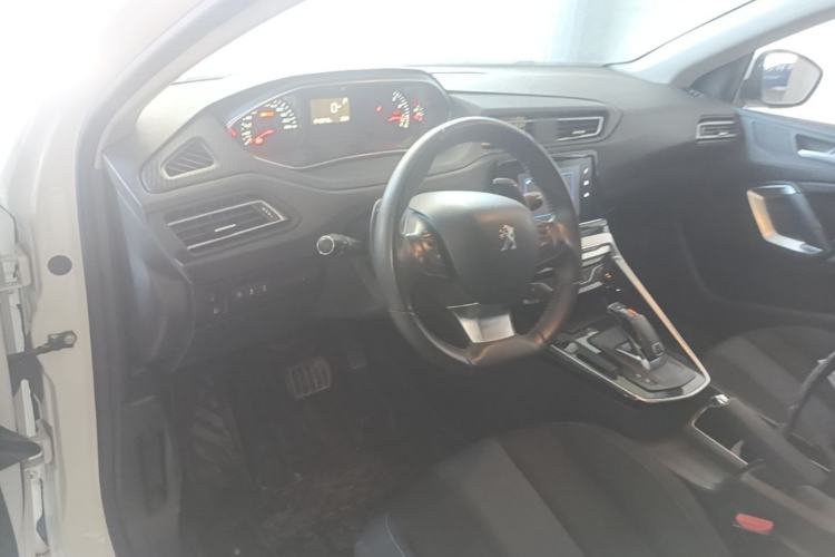 Used Peugeot 308 2019 230THP Automatic Luxury Edition China VI Standard Steering Wheel
