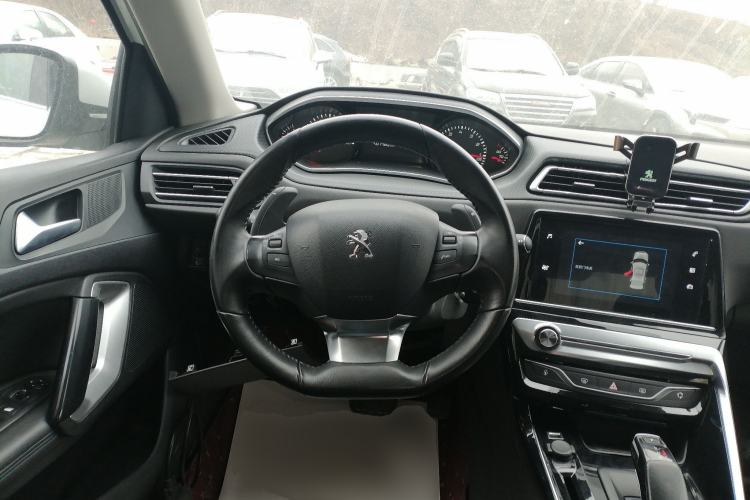 Used Peugeot 308 2019 230THP Automatic Luxury Edition China VI Standard Steering Wheel