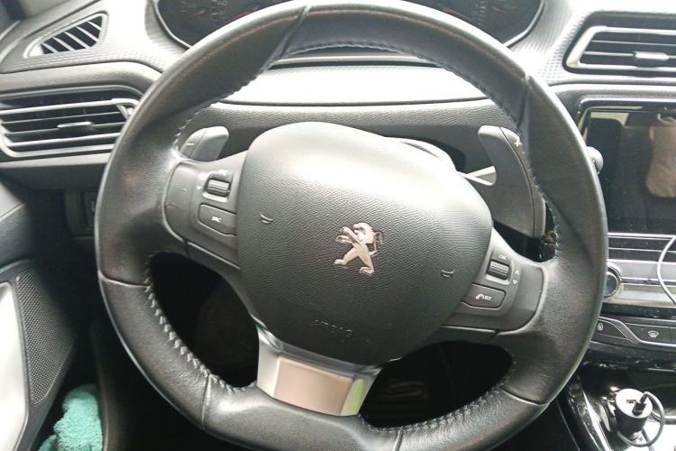 Used Peugeot 308 2019 230THP Automatic Luxury Edition China VI Standard Steering Wheel