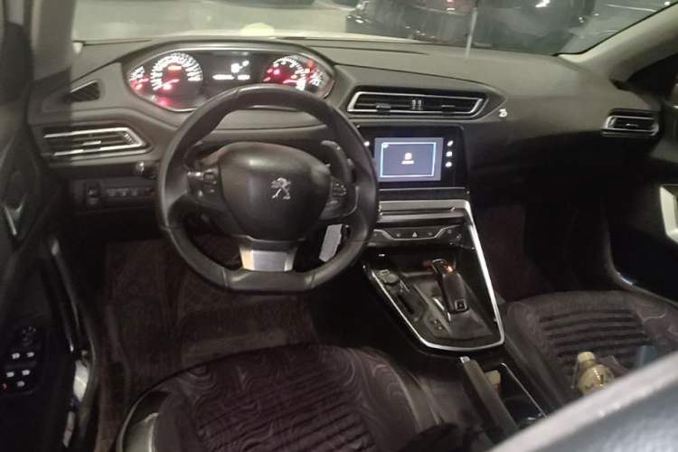 Used Peugeot 308 2019 230THP Automatic Luxury Edition China VI Standard Steering Wheel
