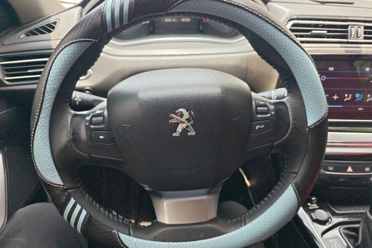 Used Peugeot 308 2019 1.6L Automatic Luxury Version China V Standard Steering Wheel
