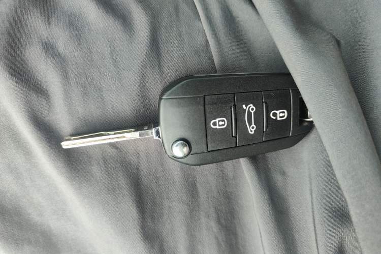 Used Peugeot 308 2019 230THP Automatic Luxury Edition China VI Standard Vehicle Key