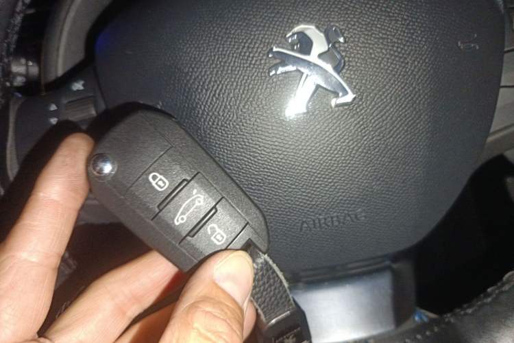 Used Peugeot 308 2019 230THP Automatic Luxury Edition China VI Standard Vehicle Key