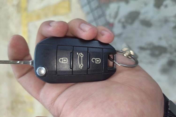 Used Peugeot 308 2019 230THP Automatic Luxury Edition China VI Standard Vehicle Key