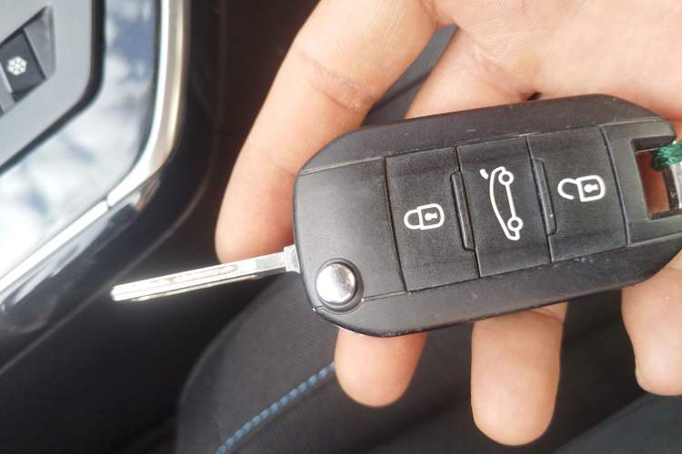Used Peugeot 308 2019 230THP Automatic Luxury Edition China VI Standard Vehicle Key