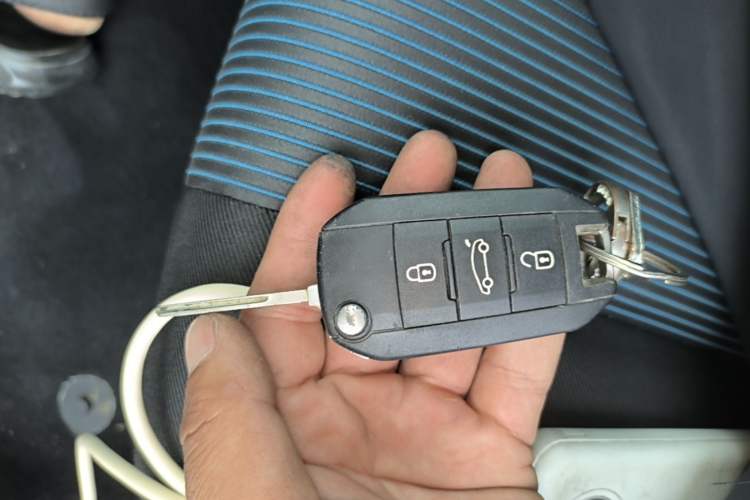 Used Peugeot 308 2019 1.6L Automatic Luxury Version China V Standard Vehicle Key