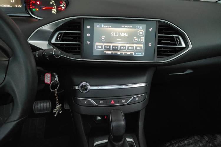 Used Peugeot 308S 2015 1.2T Automatic Jingchi Edition Audio And AC Panel