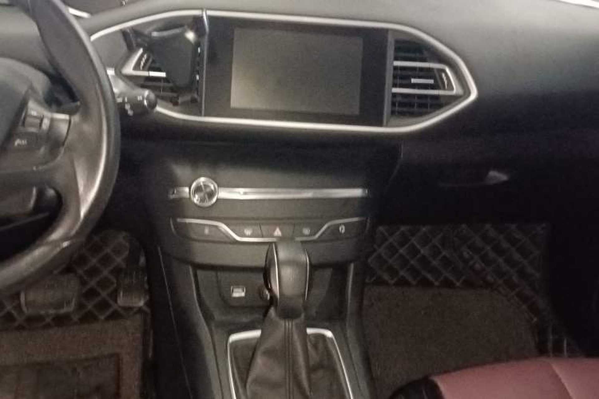 Used Peugeot 308S 2015 1.2T Automatic Jingchi Edition Audio And AC Panel