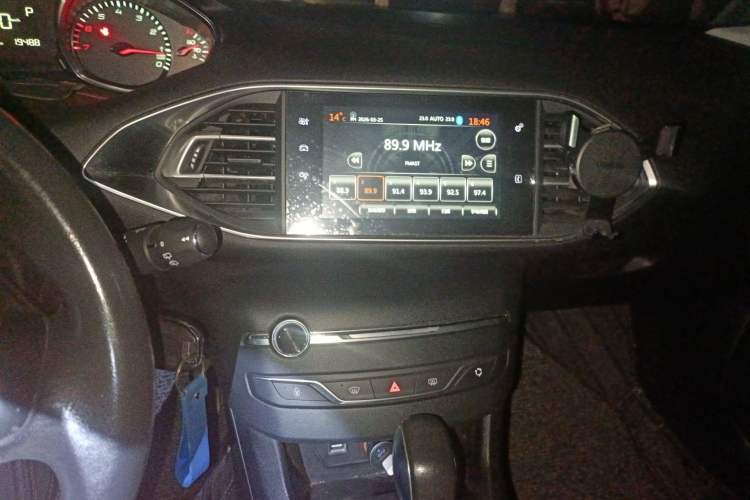 Used Peugeot 308S 2015 1.2T Automatic Jingchi Edition Audio And AC Panel