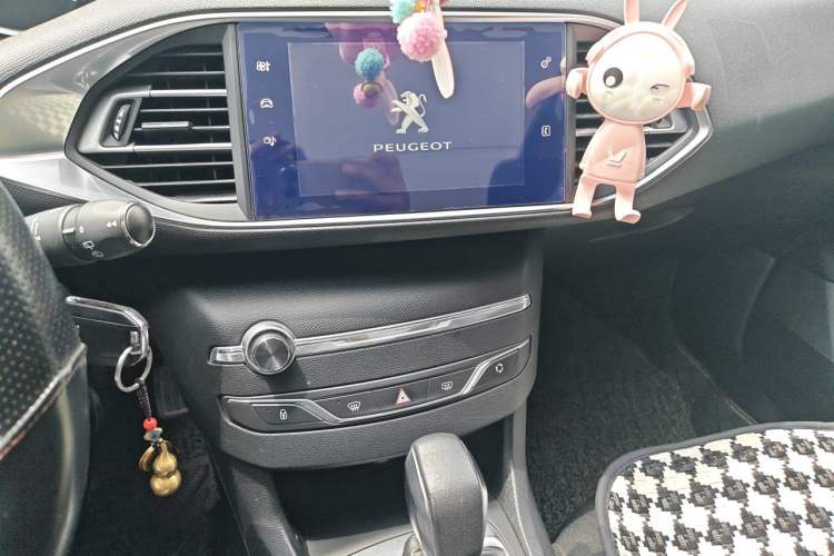 Used Peugeot 308S 2015 1.2T Automatic Jingchi Edition Audio And AC Panel