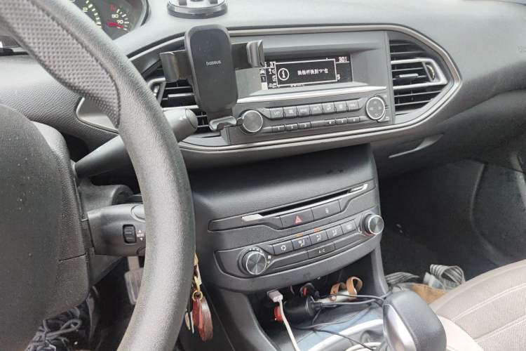 Used Peugeot 308S 2015 1.2T Automatic Shangchi Edition Audio And AC Panel