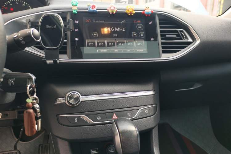 Used Peugeot 308S 2015 1.2T Automatic Jingchi Edition Audio And AC Panel