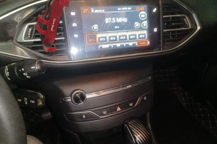 Used Peugeot 308S 2015 1.2T Automatic Jingchi Edition Audio And AC Panel