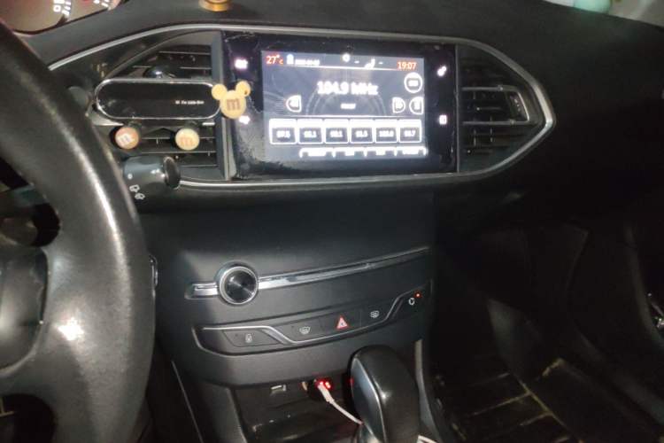 Used Peugeot 308S 2015 1.2T Automatic Jingchi Edition Audio And AC Panel
