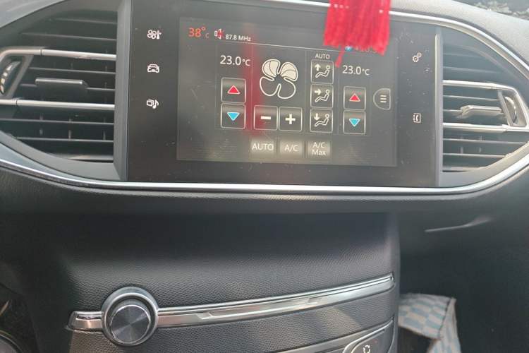 Used Peugeot 308S 2015 1.2T Automatic Jingchi Edition Audio And AC Panel