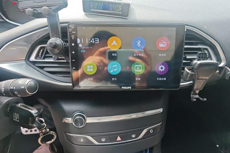 Used Peugeot 308S 2015 1.6T Automatic Jingchi Edition Audio And AC Panel