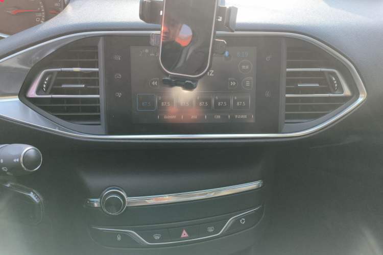 Used Peugeot 308S 2015 1.6T Automatic Jingchi Edition Audio And AC Panel