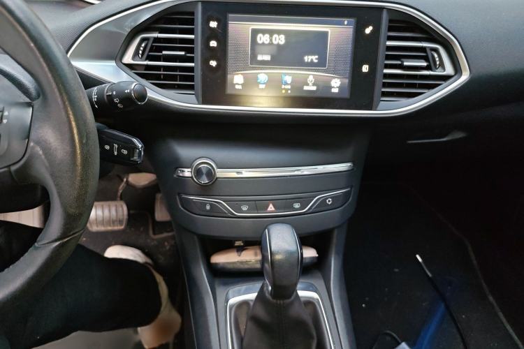 Used Peugeot 308S 2015 1.2T Automatic Jingchi Edition Audio And AC Panel