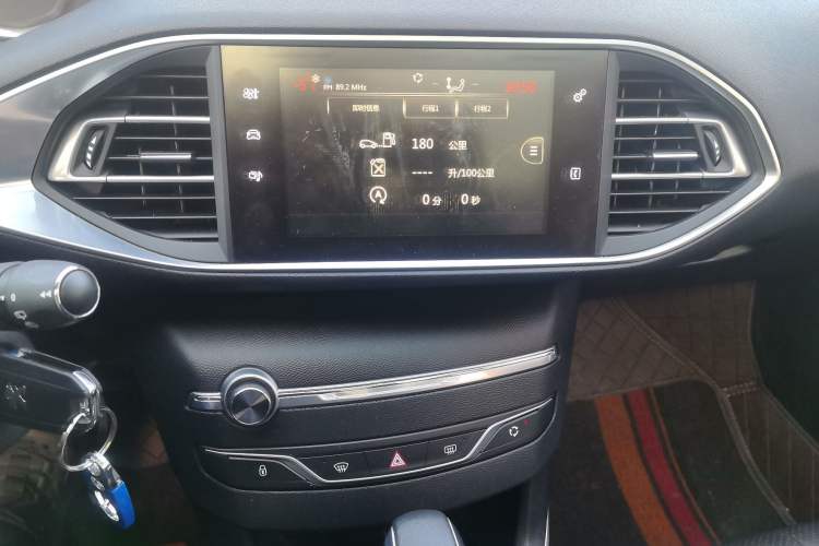 Used Peugeot 308S 2015 1.6T Automatic Jingchi Edition Audio And AC Panel
