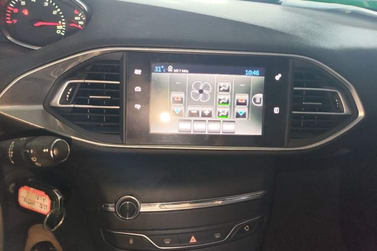 Used Peugeot 308S 2015 1.2T Automatic Jingchi Edition Audio And AC Panel
