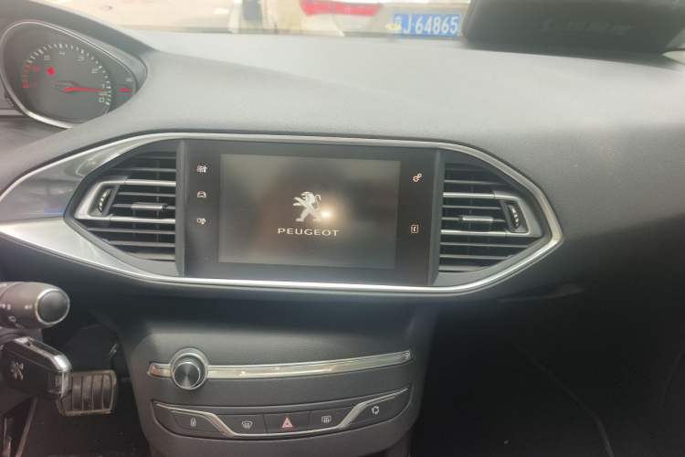 Used Peugeot 308S 2015 1.6T Automatic Jingchi Edition Audio And AC Panel