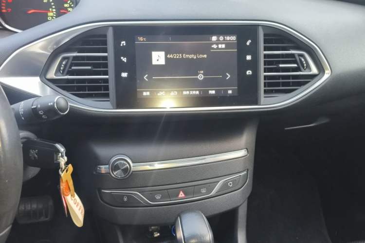 Used Peugeot 308S 2015 1.2T Automatic Jingchi Edition Audio And AC Panel