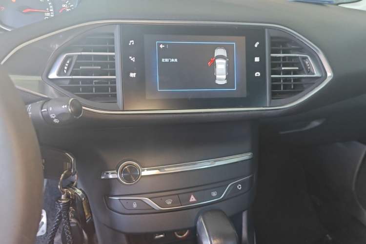 Used Peugeot 308S 2015 1.6T Automatic Jingchi Edition Audio And AC Panel