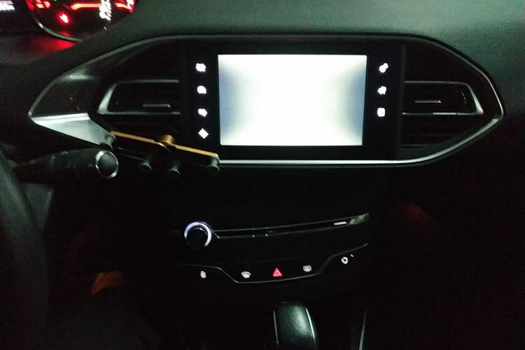 Used Peugeot 308S 2015 1.6T Automatic Ruichi Edition Audio And AC Panel