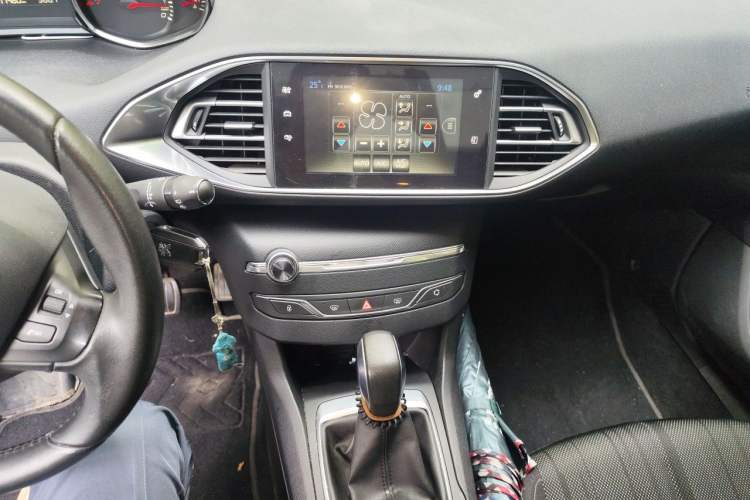 Used Peugeot 308S 2015 1.2T Automatic Jingchi Edition Audio And AC Panel