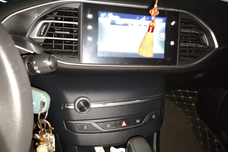 Used Peugeot 308S 2015 1.2T Automatic Jingchi Edition Audio And AC Panel