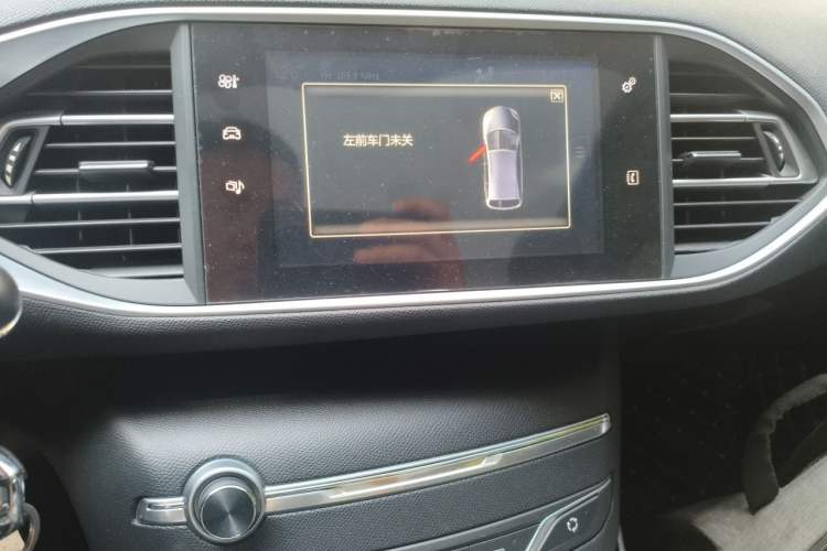 Used Peugeot 308S 2015 1.6T Automatic Jingchi Edition Audio And AC Panel