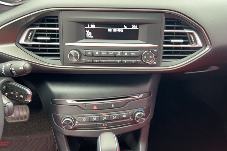 Used Peugeot 308S 2015 1.2T Automatic Shangchi Edition Audio And AC Panel