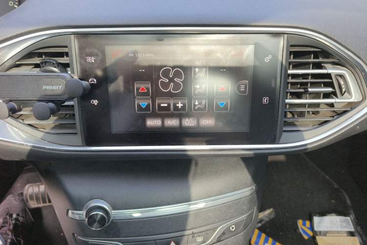 Used Peugeot 308S 2015 1.2T Automatic Jingchi Edition Audio And AC Panel