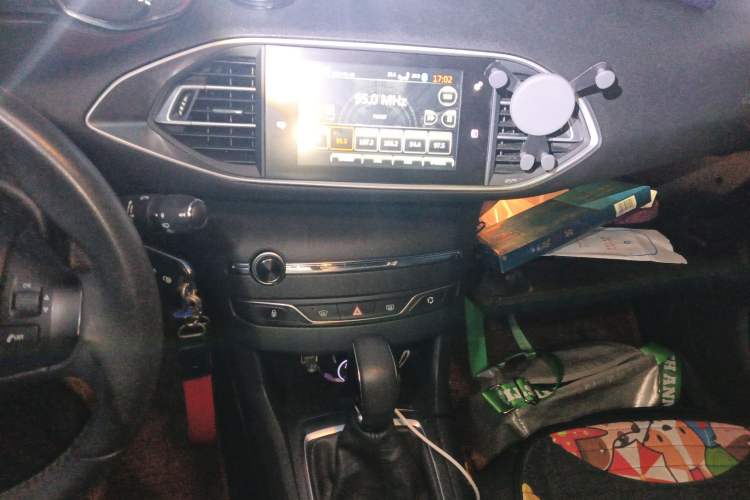 Used Peugeot 308S 2015 1.2T Automatic Jingchi Edition Audio And AC Panel