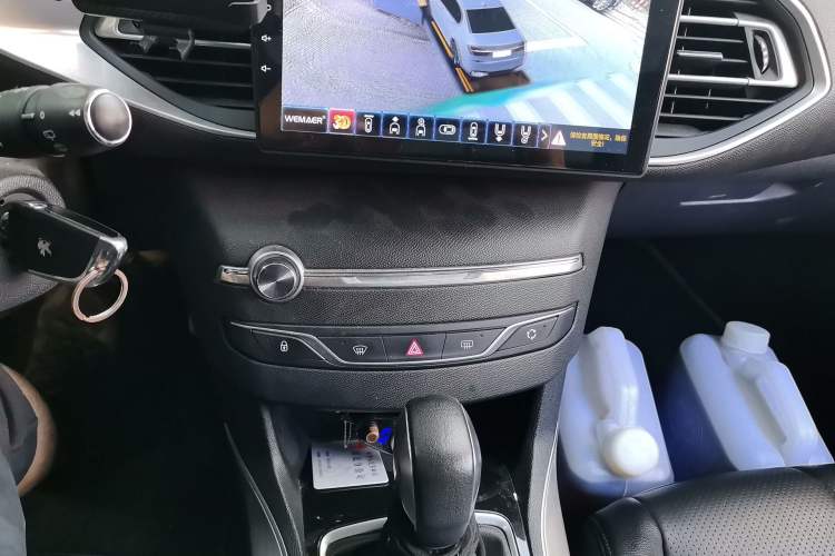 Used Peugeot 308S 2015 1.6T Automatic Jingchi Edition Audio And AC Panel