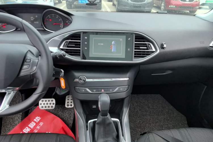 Used Peugeot 308S 2015 1.6T Automatic Jingchi Edition Audio And AC Panel