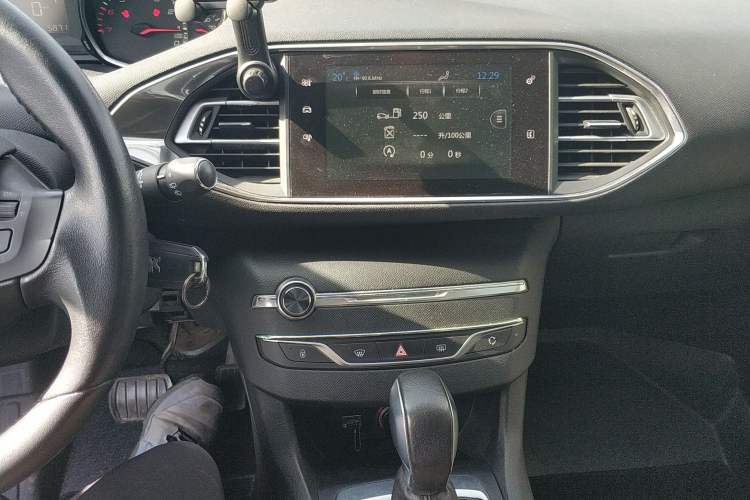 Used Peugeot 308S 2015 1.2T Automatic Jingchi Edition Audio And AC Panel