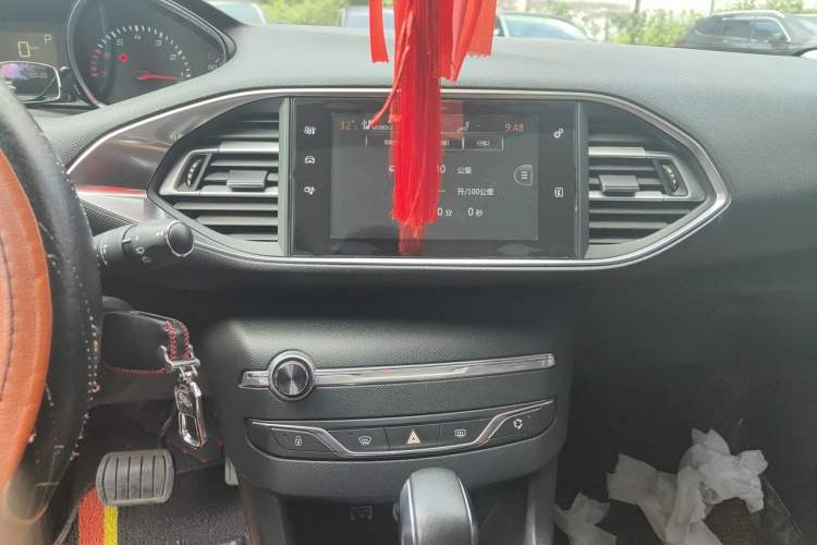 Used Peugeot 308S 2015 1.2T Automatic Jingchi Edition Audio And AC Panel
