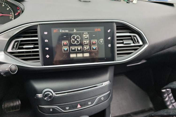 Used Peugeot 308S 2015 1.6T Automatic Ruichi Edition Audio And AC Panel
