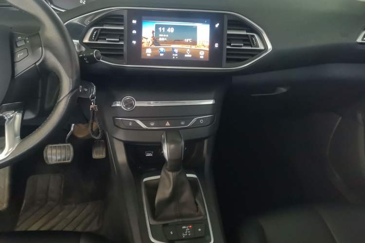 Used Peugeot 308S 2015 1.2T Automatic Jingchi Edition Audio And AC Panel