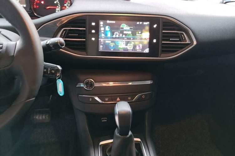 Used Peugeot 308S 2015 1.2T Automatic Jingchi Edition Audio And AC Panel