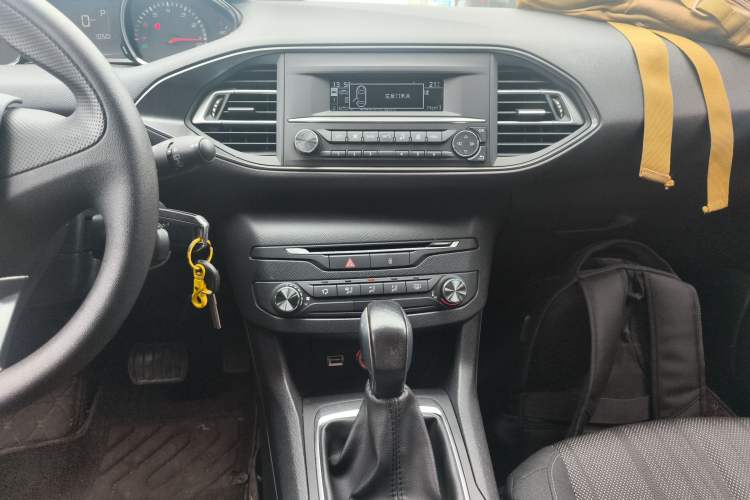 Used Peugeot 308S 2015 1.2T Automatic Shangchi Edition Audio And AC Panel