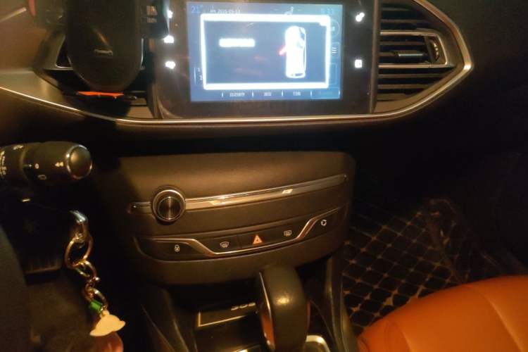 Used Peugeot 308S 2015 1.6T Automatic Jingchi Edition Audio And AC Panel