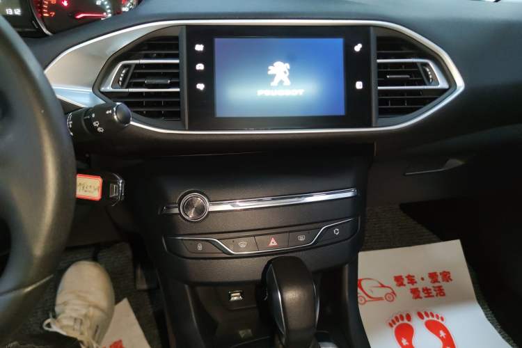 Used Peugeot 308S 2015 1.2T Automatic Jingchi Edition Audio And AC Panel