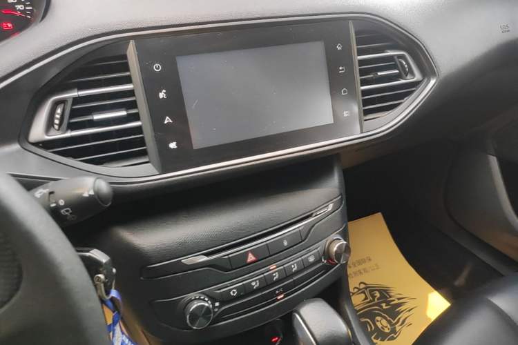 Used Peugeot 308S 2015 1.2T Automatic Shangchi Edition Audio And AC Panel
