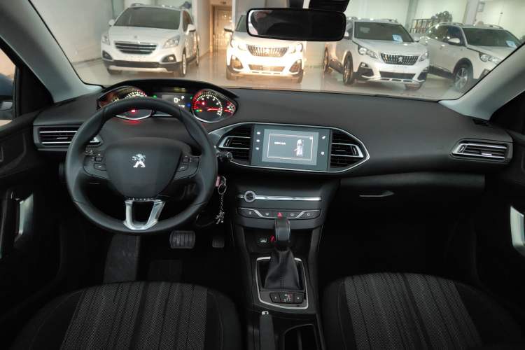 Used Peugeot 308S 2015 1.2T Automatic Jingchi Edition Center Console