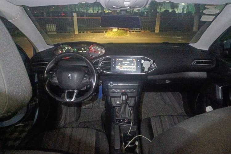 Used Peugeot 308S 2015 1.2T Automatic Jingchi Edition Center Console